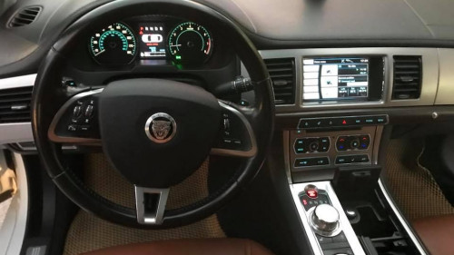 Jaguar XF   2.0 AT  2014 - Xe Jaguar XF 2.0 AT sản xuất năm 2014, màu trắng, nhập khẩu như mới