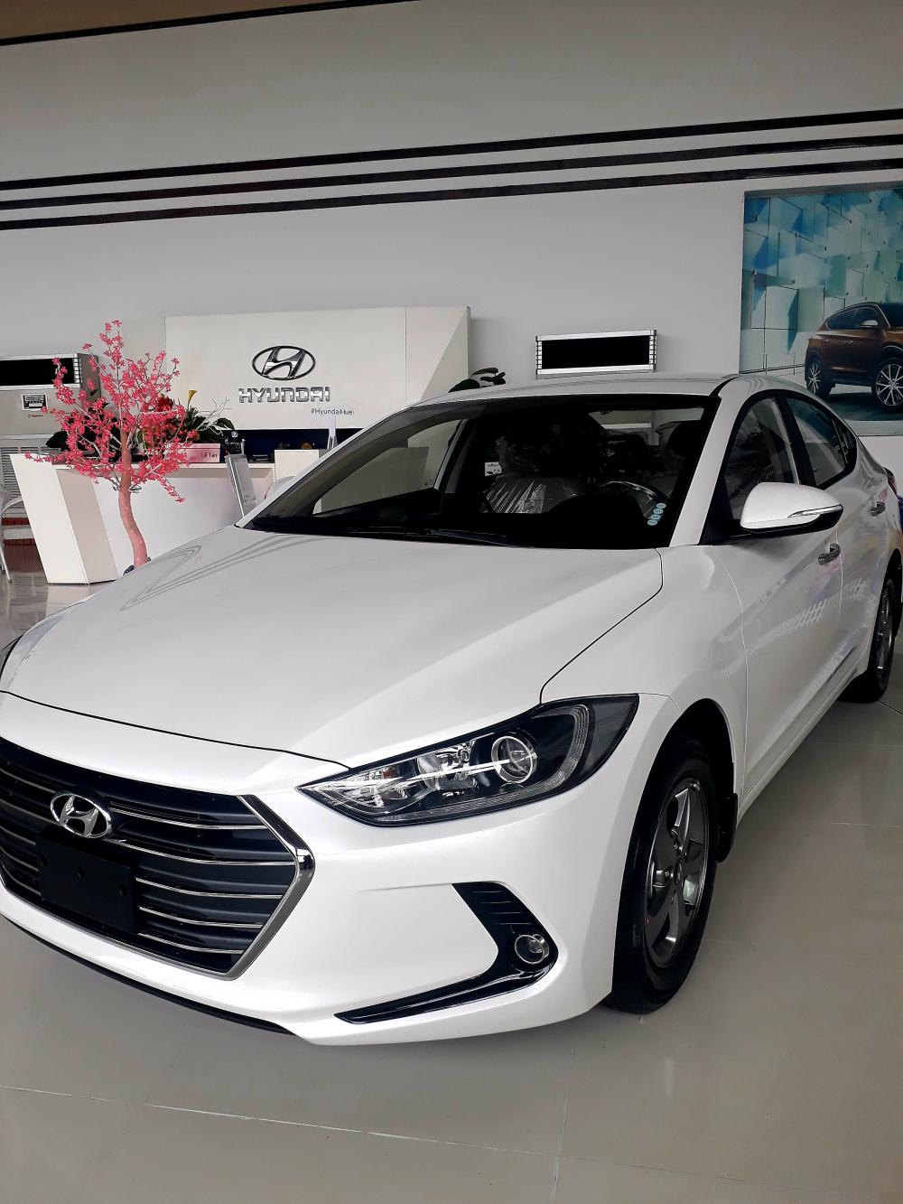 Hyundai Elantra 1.6MT 2018 - Hyundai Huế bán xe Hyundai Elantra 2019 - LH: 0393721368