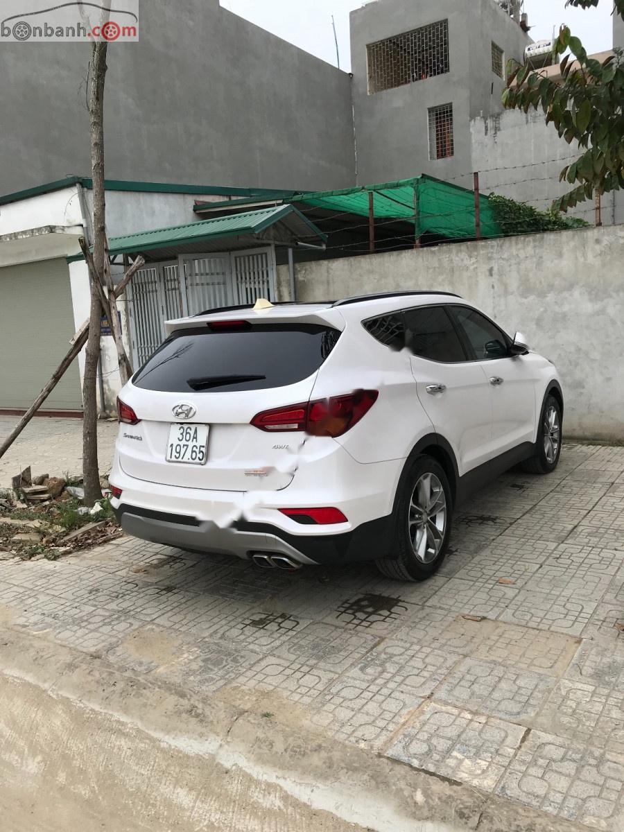 Hyundai Santa Fe 4x4 2016 - Bán xe Hyundai Santa Fe 4x4 đời 2016, màu trắng