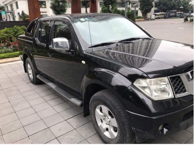 Nissan Navara   LE  2013 - Cần bán Nissan Navara LE đời 2013, màu đen chính chủ, giá tốt