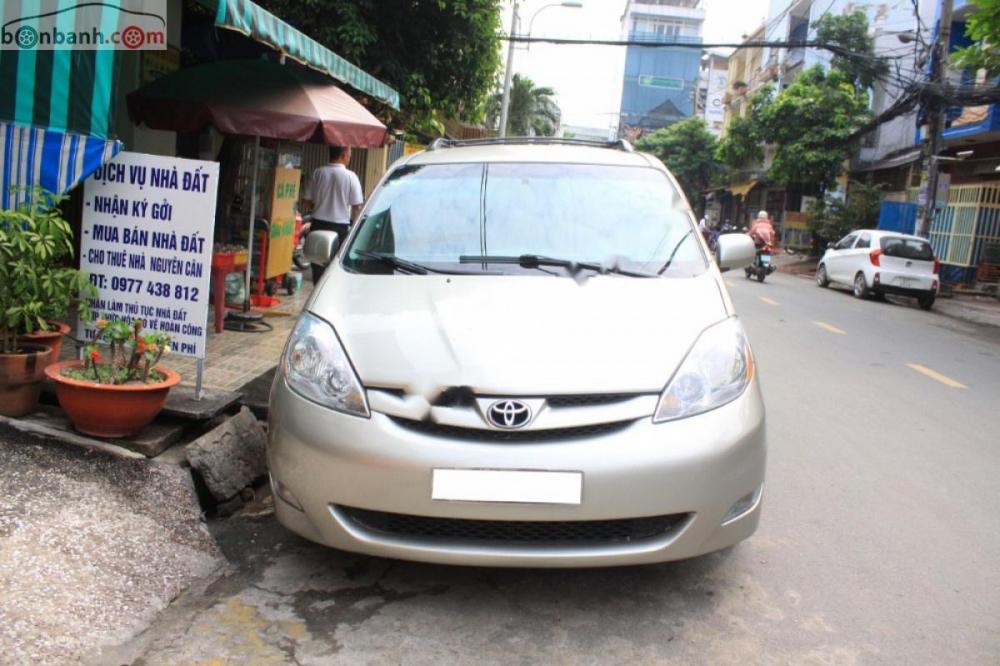 Toyota Sienna LE 3.3 2006 - Cần bán xe Toyota Sienna LE 3.3 đời 2006, màu bạc, nhập khẩu nguyên chiếc, giá 570tr