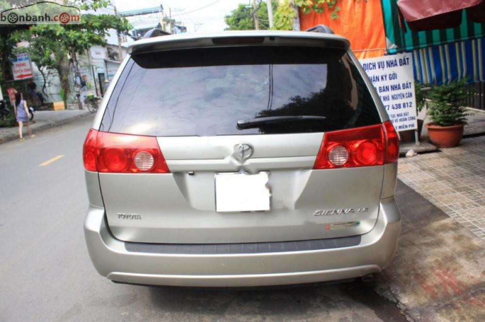 Toyota Sienna LE 3.3 2006 - Cần bán xe Toyota Sienna LE 3.3 đời 2006, màu bạc, nhập khẩu nguyên chiếc, giá 570tr