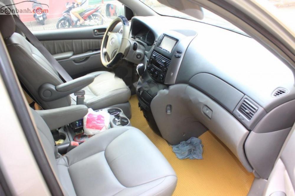 Toyota Sienna LE 3.3 2006 - Cần bán xe Toyota Sienna LE 3.3 đời 2006, màu bạc, nhập khẩu nguyên chiếc, giá 570tr