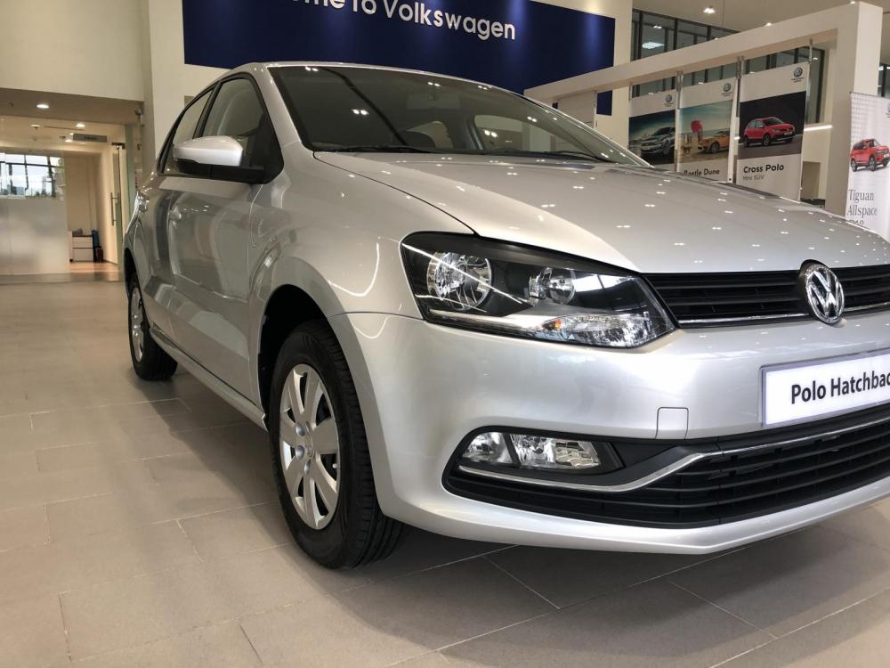 Volkswagen Polo 2016 - Bán Volkswagen Polo Hatchback 1.6AT 6 cấp số model 2016 - Xe nhập khẩu chính hãng