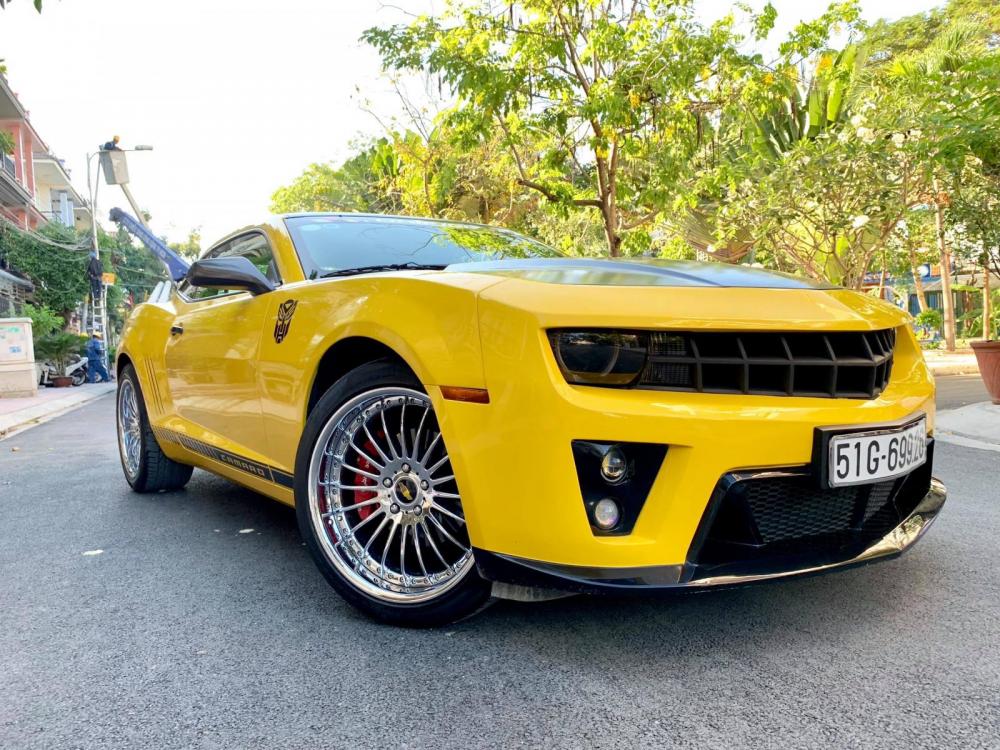 Chevrolet Camaro RS 2011 - Cần bán Chevrolet Camaro RS năm sản xuất 2011, màu vàng, xe nhập