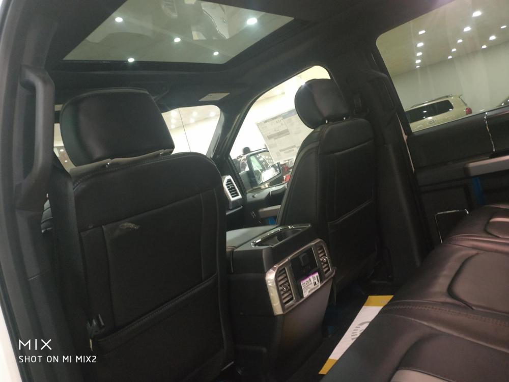 Ford F 150 F150 Platinum 2018 - Bán Ford F150 Platinum sản xuất 2018 Model 2019 màu trắng, xe ngay