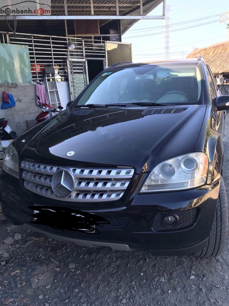 Mercedes-Benz ML Class ML350 2005 - Bán ô tô Mercedes ML350 sản xuất năm 2005, màu đen, xe nhập, giá chỉ 380 triệu