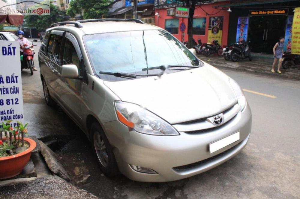 Toyota Sienna LE 3.3 2006 - Cần bán xe Toyota Sienna LE 3.3 đời 2006, màu bạc, nhập khẩu nguyên chiếc, giá 570tr