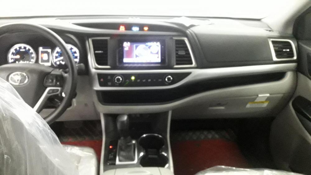 Toyota Highlander LE 2.7L 2016 - Bán Toyota Highlander LE đời 2017, màu trắng, nhập Mỹ