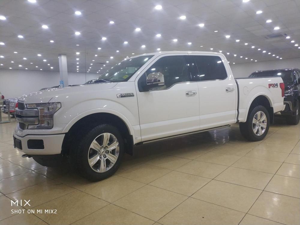 Ford F 150 F150 Platinum 2018 - Bán Ford F150 Platinum sản xuất 2018 Model 2019 màu trắng, xe ngay