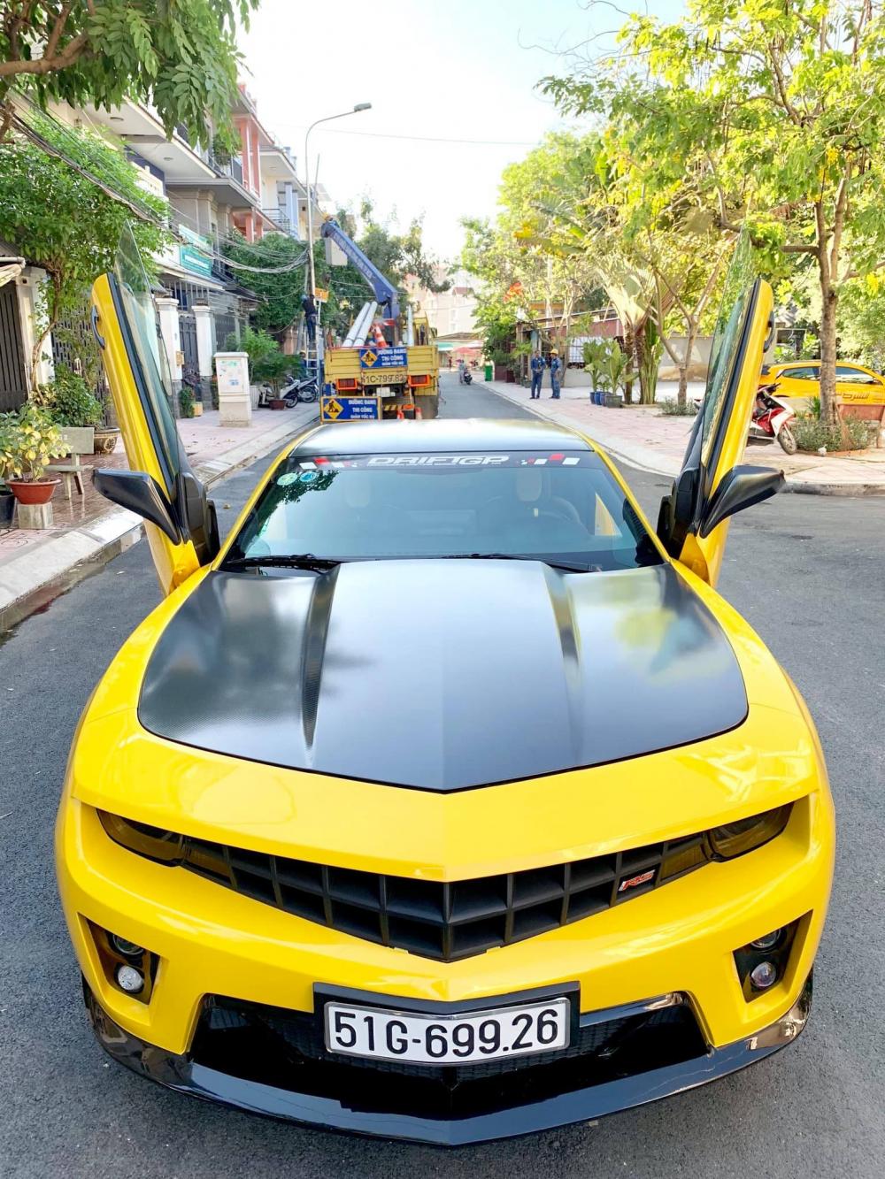 Chevrolet Camaro RS 2011 - Cần bán Chevrolet Camaro RS năm sản xuất 2011, màu vàng, xe nhập