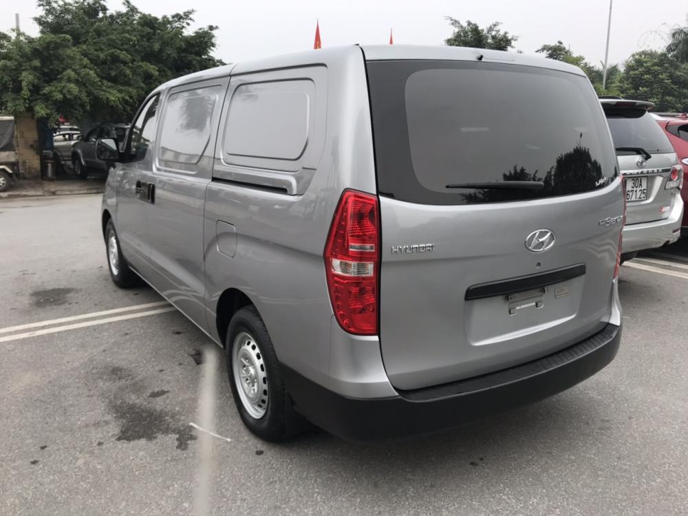 Hyundai Starex 2016 - Bán xe Starex 3 chỗ, 900kg, máy dầu, đời 2016, là loại xe tải Van của Hyundai, nhập khẩu nguyên chiếc từ Hàn Quốc