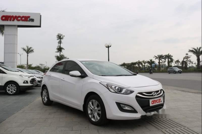 Hyundai i30   1.6AT   2014 - Bán Hyundai i30 1.6AT sản xuất năm 2014, màu trắng, xe nhập