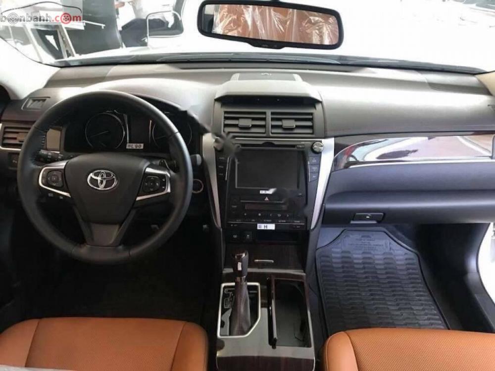 Toyota Camry 2.5Q 2019 - Bán ô tô Toyota Camry 2.5Q đời 2019, màu vàng