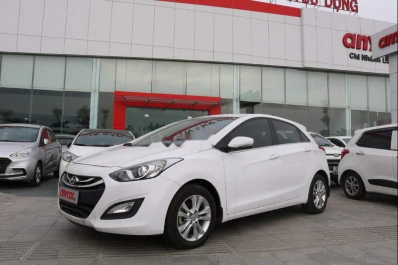 Hyundai i30   1.6AT   2014 - Bán Hyundai i30 1.6AT sản xuất năm 2014, màu trắng, xe nhập