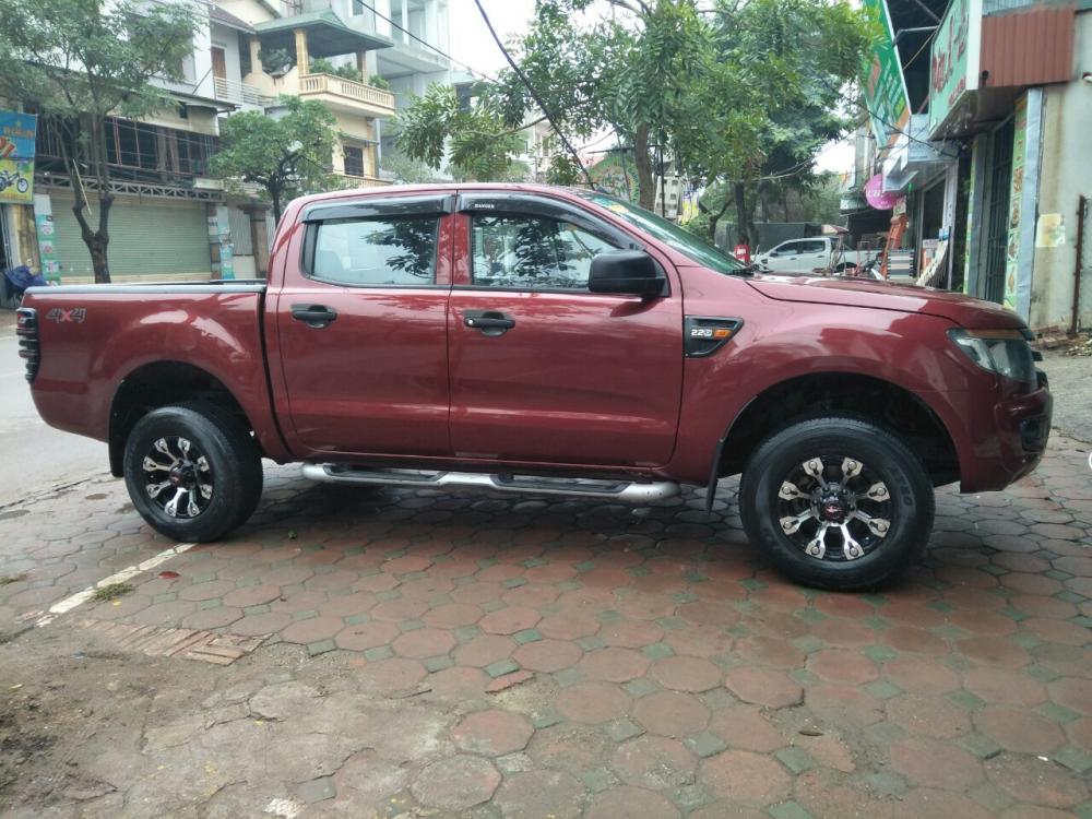 Ford Ranger XLT 2.2  4x4MT 2013 - Cần bán xe Ford Ranger XLT 2.2 4x4MT, xe máy dầu, 2 cầu, số sàn, sản xuất 2013, nhập khẩu chính chủ mua từ mới