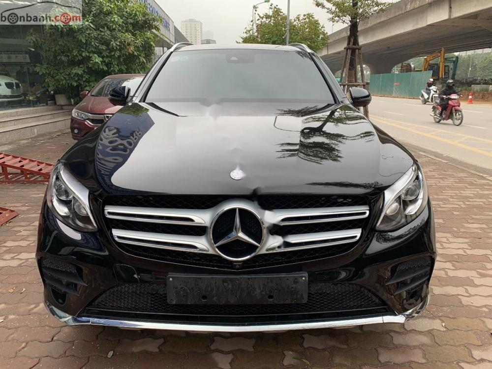 Mercedes-Benz GLC-Class GLC 300 4Matic 2017 - Bán Mercedes GLC 300 4Matic sản xuất 2017, màu đen chính chủ