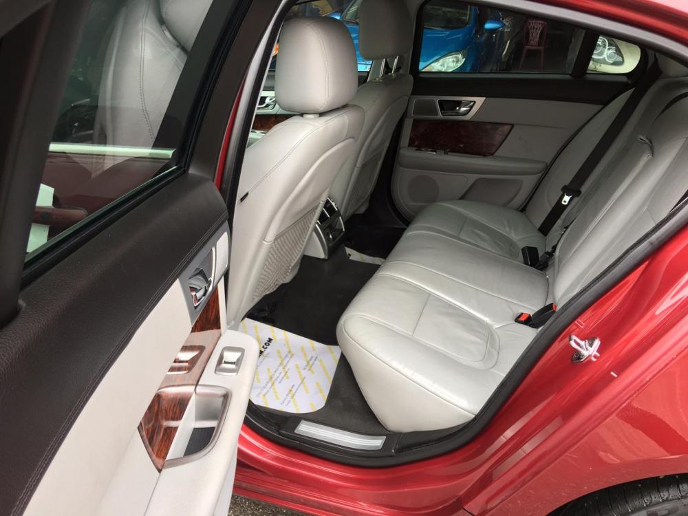 Jaguar XF 2014 - Cần bán Jaguar XF màu đỏ model 2014, xe nhập, giá tốt