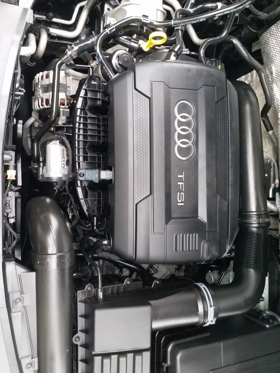 Audi Q3 2.0   2016 - Bán Audi Q3 2.0 sản xuất 2016, đăng ký 2017, màu đen /da bò, đăng ký tư nhân chính chủ