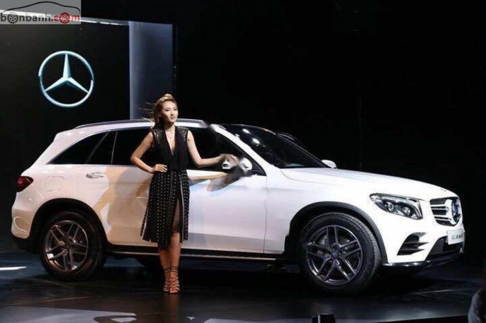 Mercedes-Benz GLC-Class   300 4Matic 2018 - Cần bán xe Mercedes 300 4Matic đời 2018, màu trắng