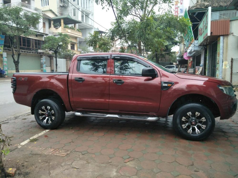 Ford Ranger XLT 2.2  4x4MT 2013 - Cần bán xe Ford Ranger XLT 2.2 4x4MT, xe máy dầu, 2 cầu, số sàn, sản xuất 2013, nhập khẩu chính chủ mua từ mới