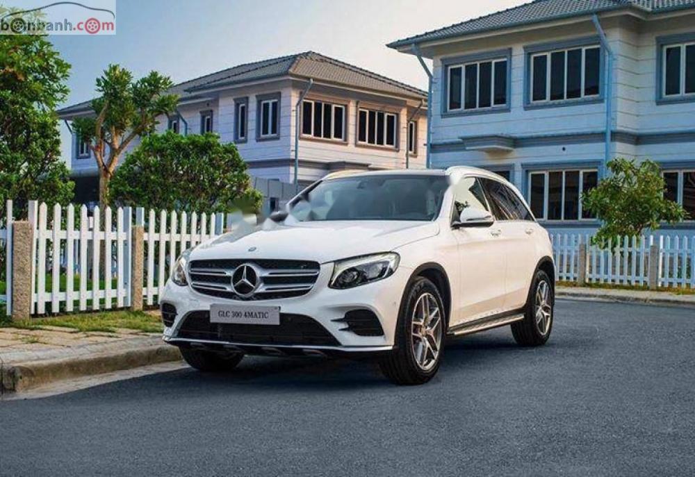 Mercedes-Benz GLC-Class   300 4Matic 2018 - Cần bán xe Mercedes 300 4Matic đời 2018, màu trắng