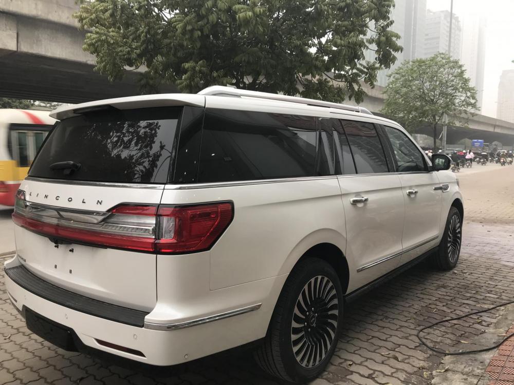 Lincoln Navigator L Black Label 2019 - Bán Lincoln Lavigator L Black Laber 2019, nhập Mỹ màu trắng, nội thất nâu, xe giao ngay. LH: 0906223838