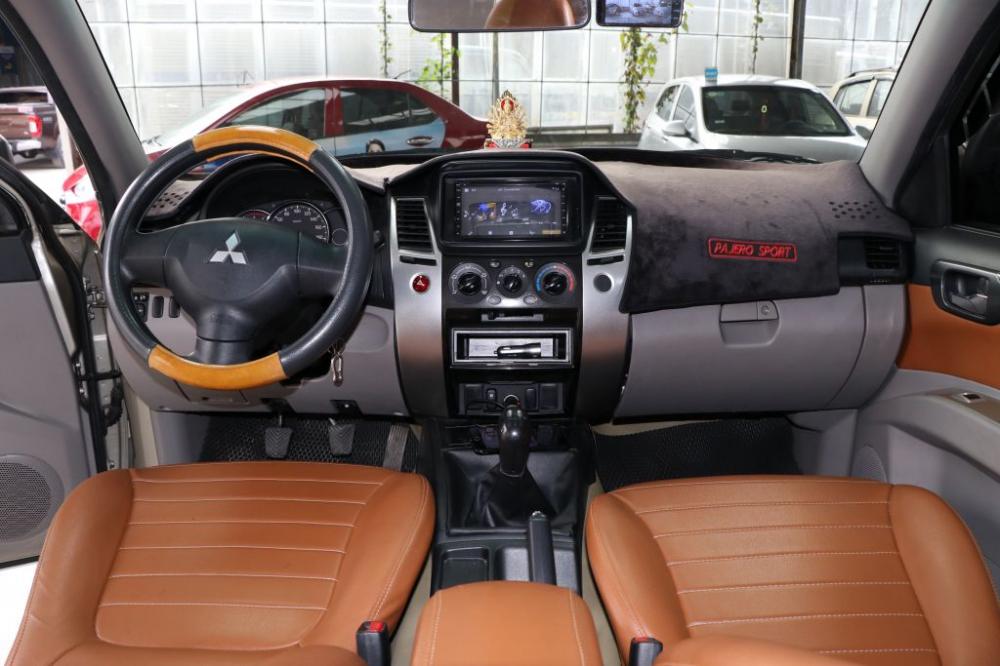 Mitsubishi Pajero Sport 2.5MT 2015 - Cần bán Mitsubishi Pajero Sport 2.5MT 2015, màu ghi vàng, giá 646tr