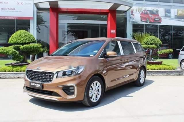 Kia Sedona   2019 - Bán xe Kia Sedona đời 2019, màu nâu, giá tốt