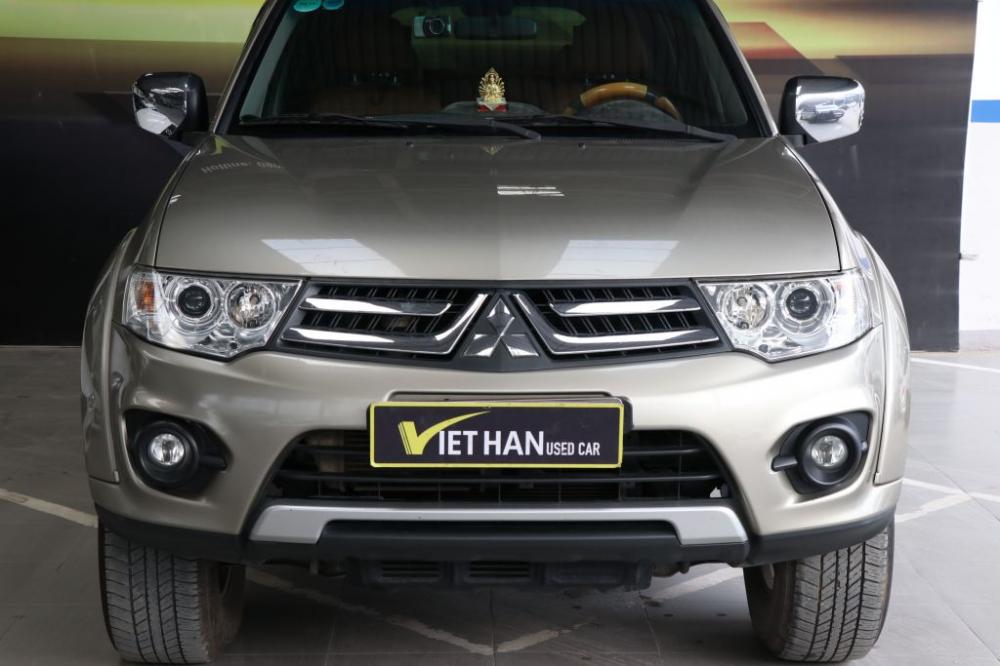 Mitsubishi Pajero Sport 2.5MT 2015 - Cần bán Mitsubishi Pajero Sport 2.5MT 2015, màu ghi vàng, giá 646tr