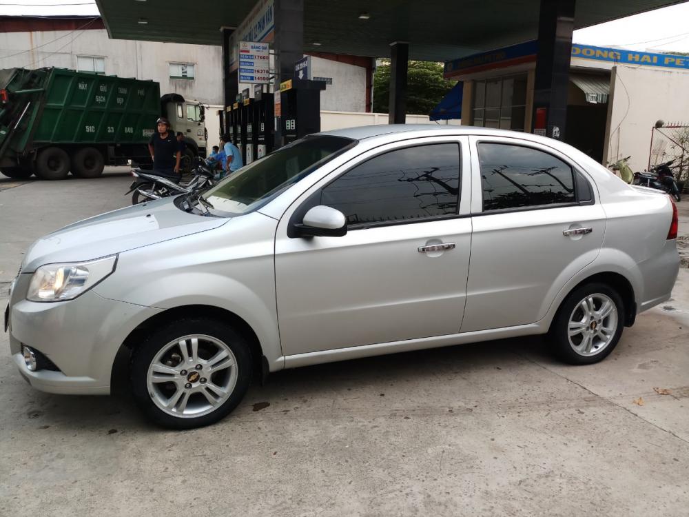 Chevrolet Aveo LT 2017 - Cần bán Chevrolet Aveo LT năm 2017, màu bạc, 315tr