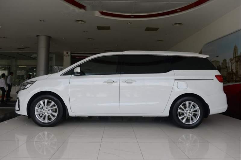 Kia Sedona 2019 - Cần bán Kia Sedona sản xuất 2019, màu trắng