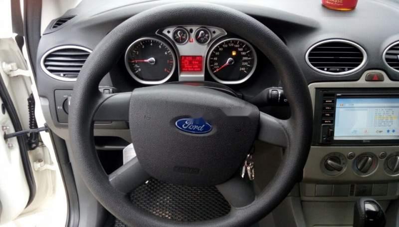 Ford Focus 2011 - Bán Ford Focus sản xuất năm 2011, màu trắng, nhập khẩu nguyên chiếc như mới, 390tr