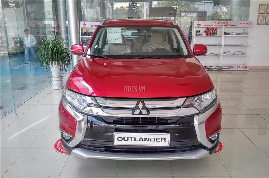 Mitsubishi Outlander 2018 - Bán Mitsubishi Outlander 2.0 CVT Premium, đủ màu, hỗ trợ trả góp, giao xe ngay, giá 908tr - LH 0963413446