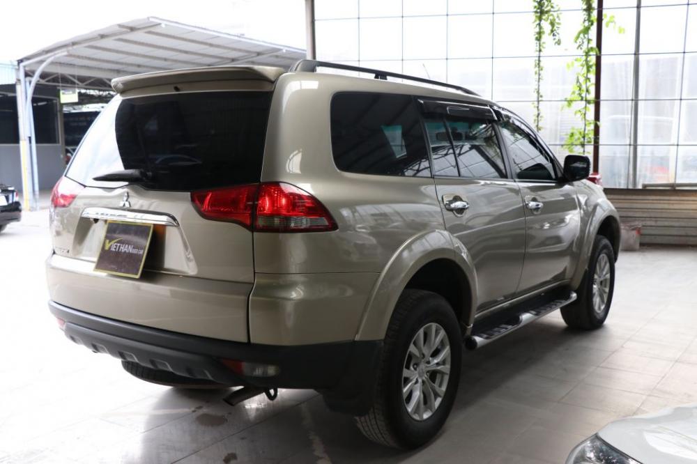 Mitsubishi Pajero Sport 2.5MT 2015 - Cần bán Mitsubishi Pajero Sport 2.5MT 2015, màu ghi vàng, giá 646tr