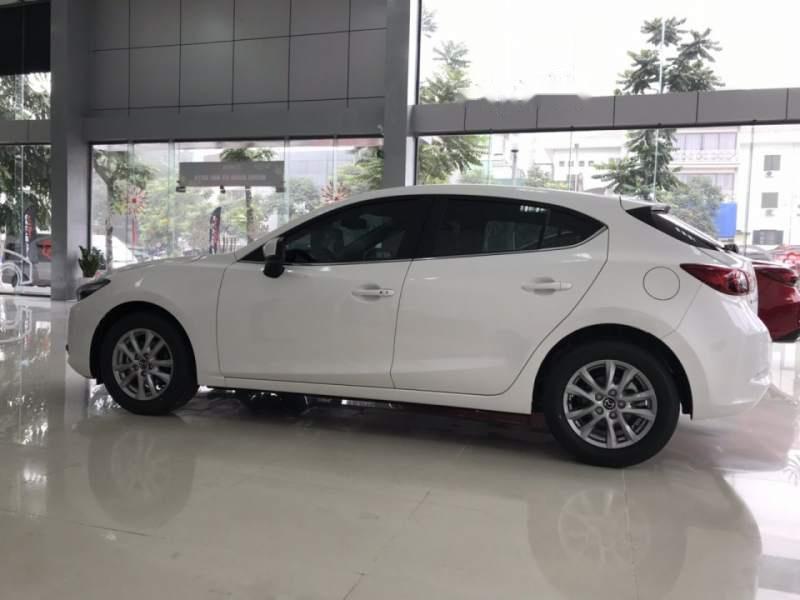 Mazda 3 2018 - Bán ô tô Mazda 3 đời 2018, màu trắng, nhập khẩu, giá tốt