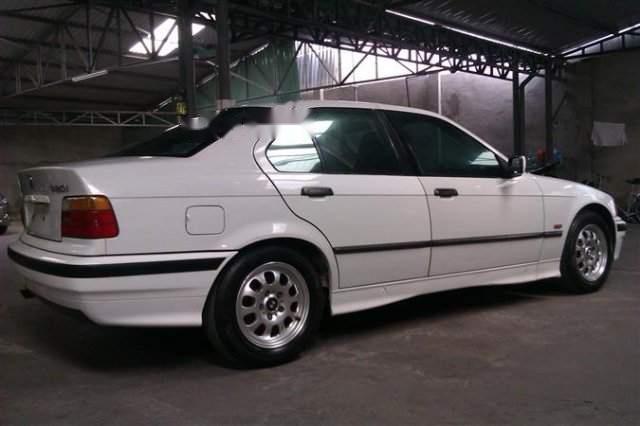 BMW 3 Series 320i 1997 - Cần bán BMW 3 Series 320i đời 1997, màu trắng, nhập khẩu, giá 150tr