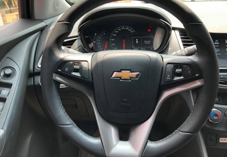 Chevrolet Trax 1.4AT 2017 - Bán Chevrolet Trax LT 2017 màu cam, nhập khẩu