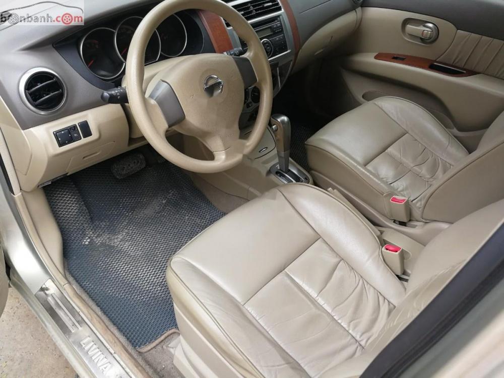 Nissan Grand livina 2011 - Bán Grand Livina 1.8AT, màu vàng, xe gia đình chạy đúng 8 vạn