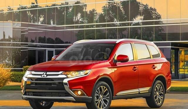 Mitsubishi Outlander 2018 - Bán Mitsubishi Outlander 2.0 CVT Premium, đủ màu, hỗ trợ trả góp, giao xe ngay, giá 908tr - LH 0963413446