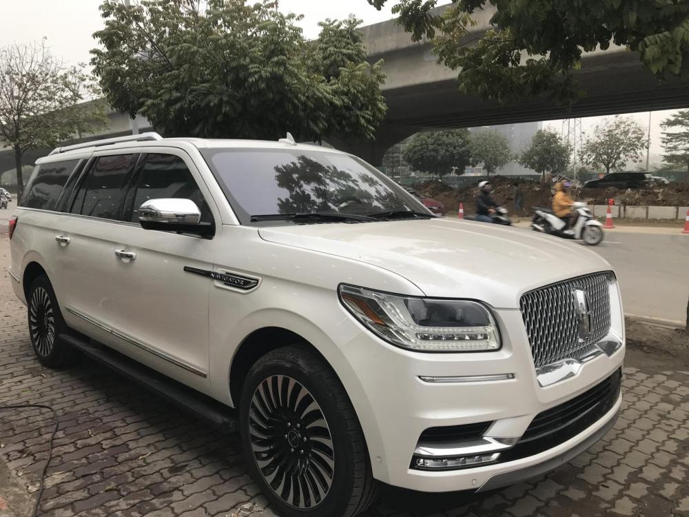 Lincoln Navigator L Black Label 2019 - Bán Lincoln Lavigator L Black Laber 2019, nhập Mỹ màu trắng, nội thất nâu, xe giao ngay. LH: 0906223838