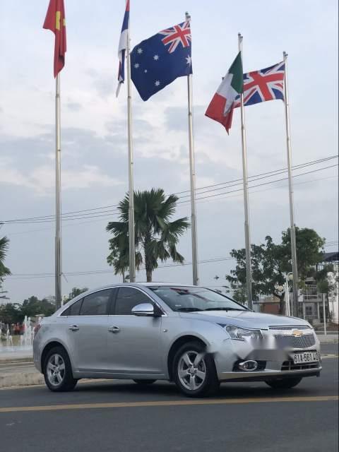 Chevrolet Cruze  LTZ 2013 - Cần bán gấp Chevrolet Cruze LTZ năm sản xuất 2013, màu bạc còn mới, giá tốt