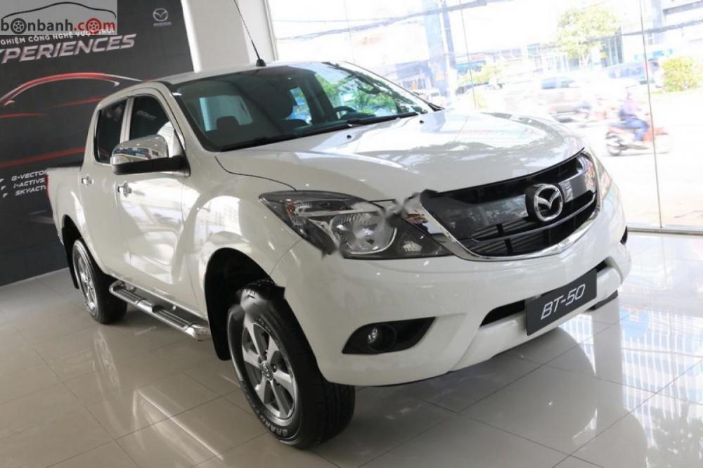 Mazda BT 50 2.2L 4x4 MT 2018 - Bán Mazda BT 50 2.2L 4x4 MT năm sản xuất 2018, màu trắng, nhập khẩu nguyên chiếc giá cạnh tranh