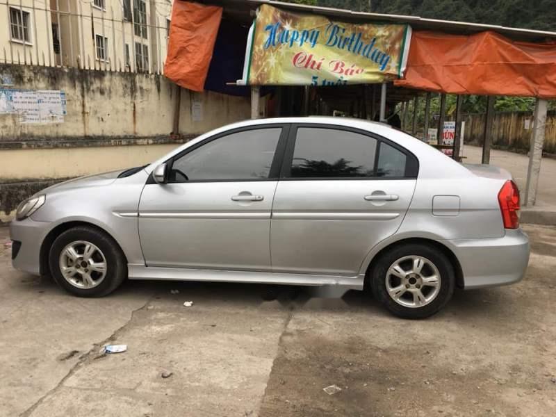 Hyundai Verna 2009 - Bán ô tô Hyundai Verna năm 2009, màu bạc chính chủ, 265 triệu