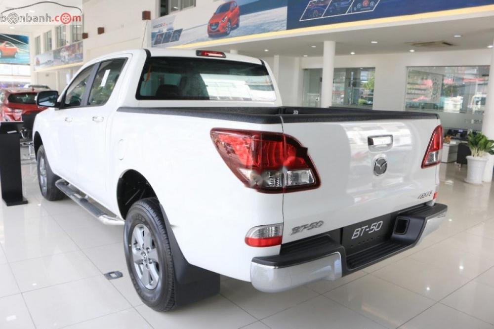 Mazda BT 50 2.2L 4x4 MT 2018 - Bán Mazda BT 50 2.2L 4x4 MT năm sản xuất 2018, màu trắng, nhập khẩu nguyên chiếc giá cạnh tranh