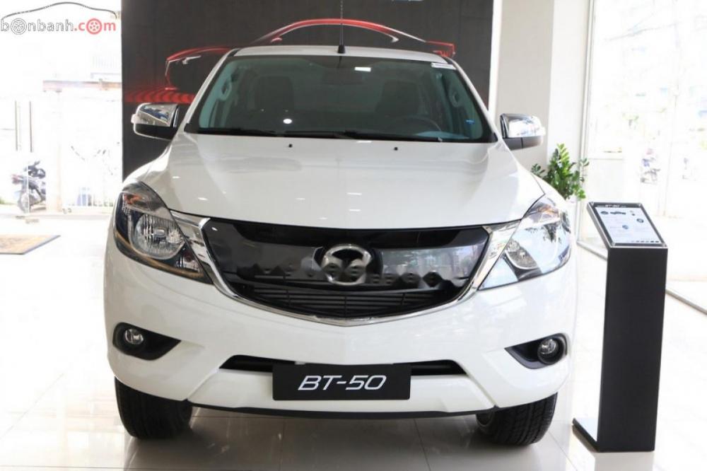 Mazda BT 50 2.2L 4x4 MT 2018 - Bán Mazda BT 50 2.2L 4x4 MT năm sản xuất 2018, màu trắng, nhập khẩu nguyên chiếc giá cạnh tranh