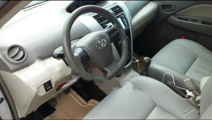 Toyota Vios 2010 - Cần bán lại xe Toyota Vios đời 2010, màu bạc, 332tr