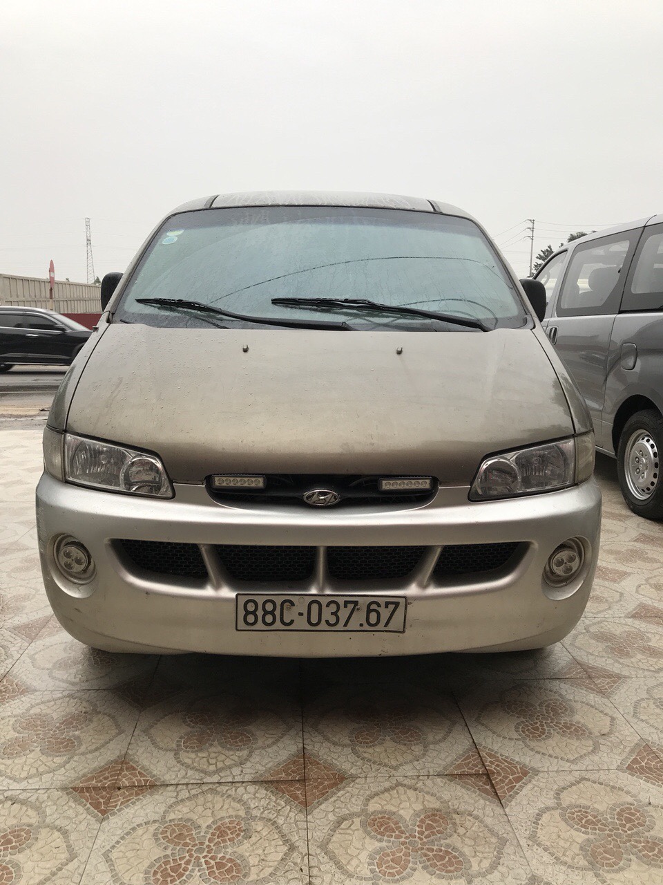 Hyundai Starex 1999 - Cần bán Hyundai Starex sản xuất năm 1999, màu xám (ghi), nhập khẩu