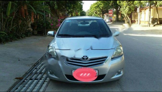 Toyota Vios 2010 - Cần bán lại xe Toyota Vios đời 2010, màu bạc, 332tr