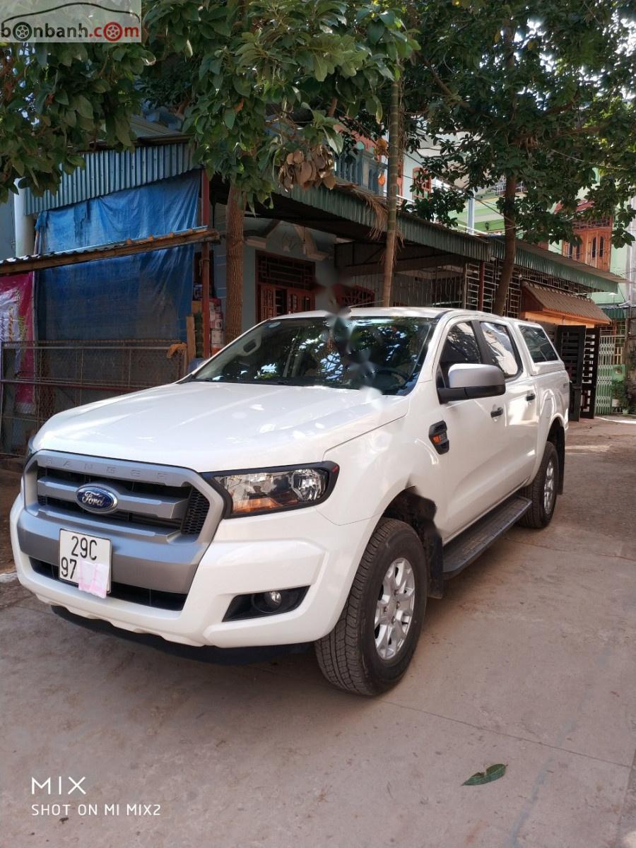 Ford Ranger 2.2MT 2017 - Cần bán lại xe Ford Ranger 2.2MT đời 2017, màu trắng, nhập khẩu nguyên chiếc mới chạy 7.300km, giá 598tr